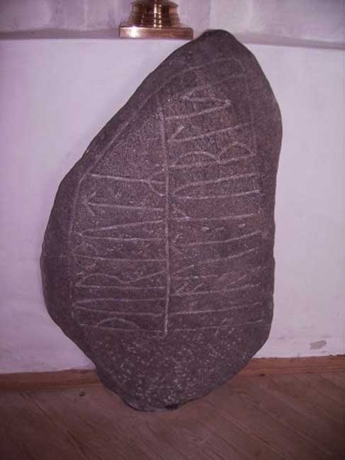 The Nørre Nærå Runestone (Soren Moller, Creative Commons)