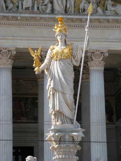 Estatua de Palas Atenea frente al Parlamento de Viena (Yair Haklai / CC BY-SA 3.0)
