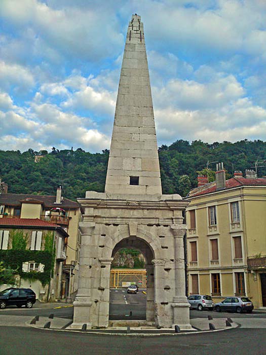 ‘Pyramide de Vienne’ Roman era monument