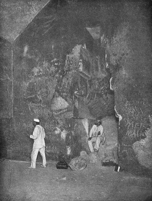 Queen’s Chamber of the Great Pyramid where the Dixon relics were found. (Bakha~commonswiki / Public Domain)