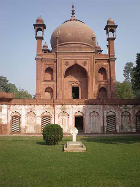 Red Taj Mahal stands on a stone platform. (Vishal Sharma/CC BY-SA 4.0)