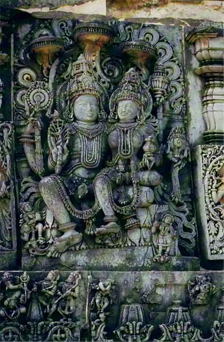 Relief sculpture of the Hindu god Narayana with his consort Lakshmi in the Hoysaleswara Temple, Karnataka, India. (Dineshkannambadi / CC BY-SA 3.0) 