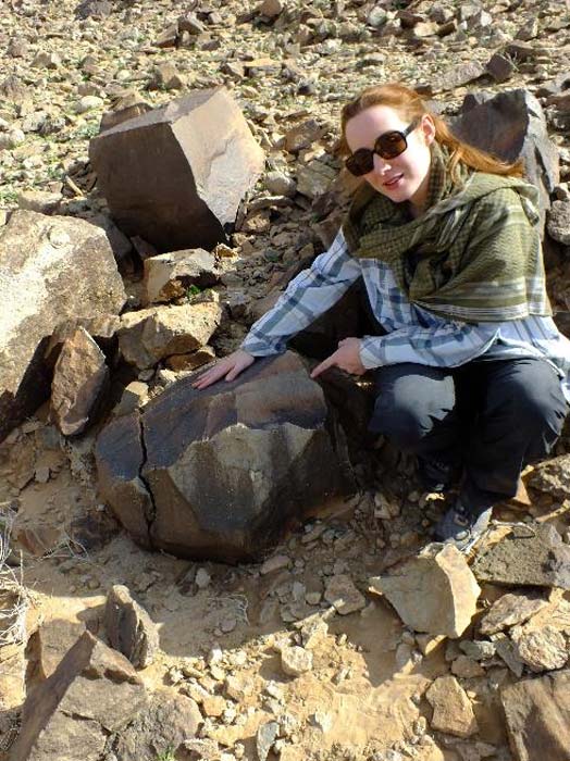 Researcher Eleanor Scerri with giant Acheulean core from which flakes were struck to create the handaxes. (Palaeodeserts)