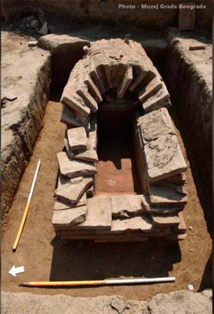 Римская кирпичная гробница найдена в Белграде. (Белградский городской музей/свеоархеология)