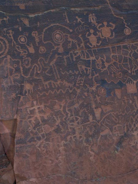 Sinagua petroglyphs at the V-bar-V petroglyph site.