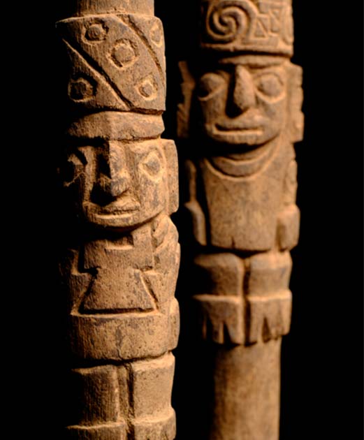 Staff carved in wood with depictions of two figures of the Wari Empire (800-1,100 AD) placed in a votive deposit concealed with a layer of fragments of the tropical shell Spondydus princeps, imported from Ecuador. (© M.Giersz, ed. K. Kowalewski/CC BY-SA 4.0)
