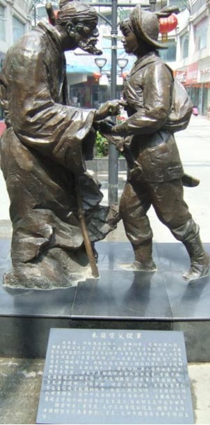 Statue de Mulan accueillie à la maison, dans la ville de Xinxiang, en Chine.