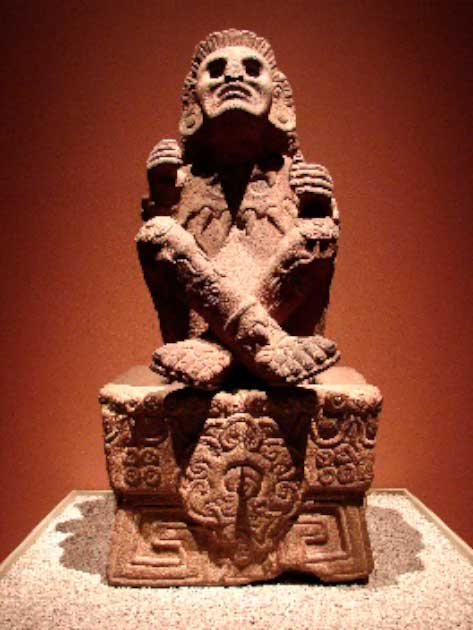 Estatua de Xōchipilli del período Posclásico Tardío (1250-1521), descubierta cerca de Tlalmanalco, actualmente en exhibición en el Museo Nacional de Antropología de la Ciudad de México (Antony Stanley / CC BY SA 2.0)