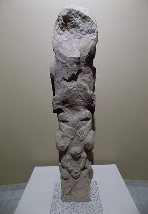 Tótem de piedra descubierto en Gobekli Tepe.  (Autor proporcionado)