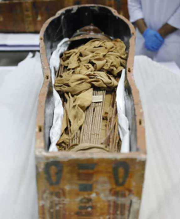 The mummies belong to Sennedjem and his wife. (Ministry of Antiquities / Facebook)
