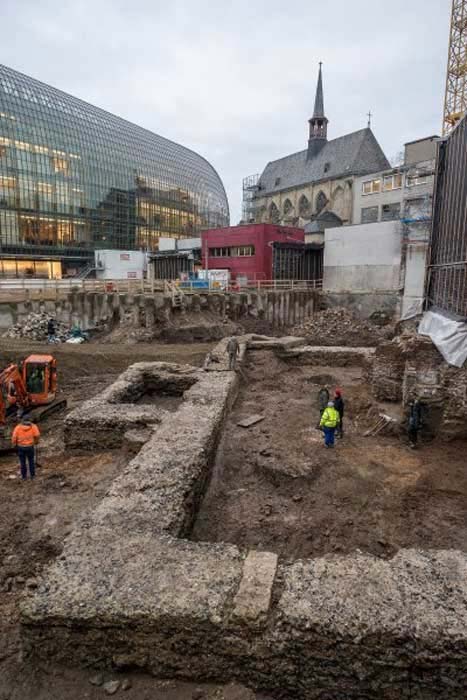 The walls of the Roman library will be integrated into the Protestant Church community center that will be built on the site, where visitors can see them. ( Hi-flyFoto / Römisch-Germanischen Museums der Stadt Köln )