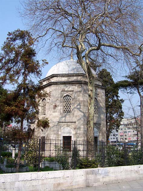 Tomb of Hayreddin Redbeard in the Beşiktaş district of Istanbul. (Darwinek / CC BY-SA 3.0)