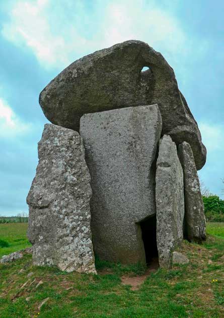 Trethevy Quoit, Cornwall. This is a well-preserved megalithic structure between St Cleer and Darite in Cornwall, United Kingdom. It is known locally as "the giant's house". (Sacredsites.com)