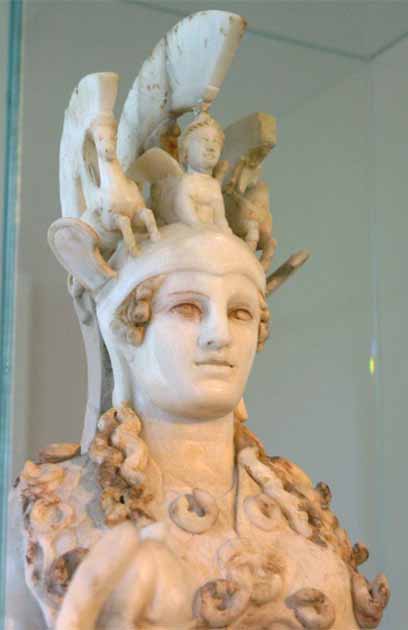 Athena Varvakeion, small Roman replica of the Athena Parthenos by Phidias. Found in Athens near the Varvakeion school. First half of the 3rd century AD. (Marsyas / CC BY-SA 2.5)