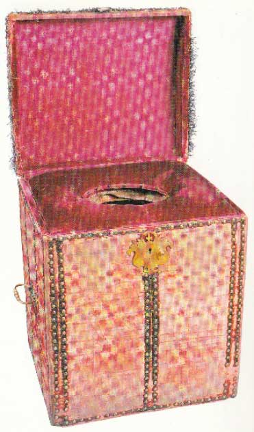 King William III's close-stool, circa 1650. The hygiene habits of royalty was quite different from the masses (Public Domain)