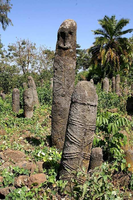 Los asombrosos y un poco aterradores megalitos etíopes en el sitio de Gedeo Tuto Fela. (Arminius1000 / CC BY-SA 4.0)