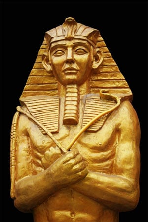 Antigua estatua de Ramsés II