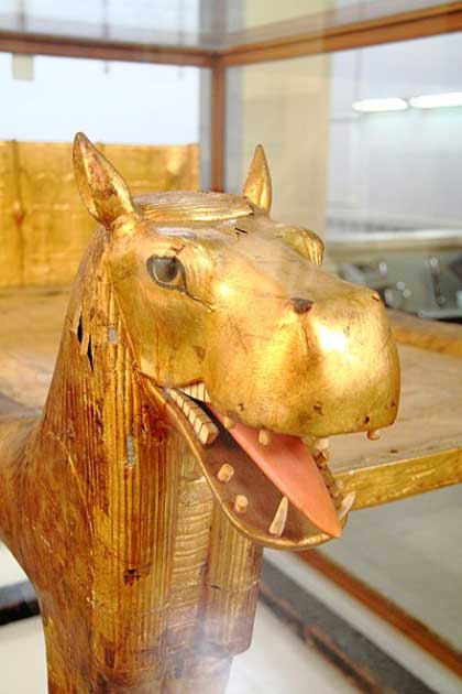 Detail of a golden animal head from a ritual bed found in the tomb treasure of King Tutankhamun. Egyptian Museum, Cairo. (Djehouty / CC by SA 4.0)