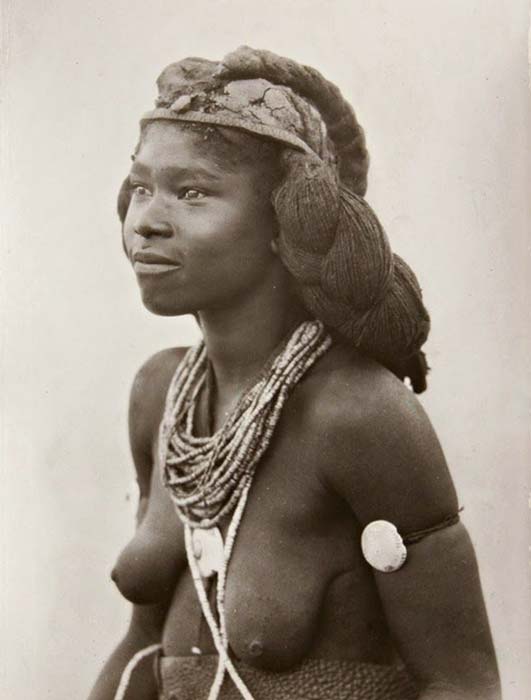 A beautiful young woman of the Mbalantu tribe wears her hair as a headdress, signifying that she is married. Photo: CHL Hahn, Collection Antje Otto