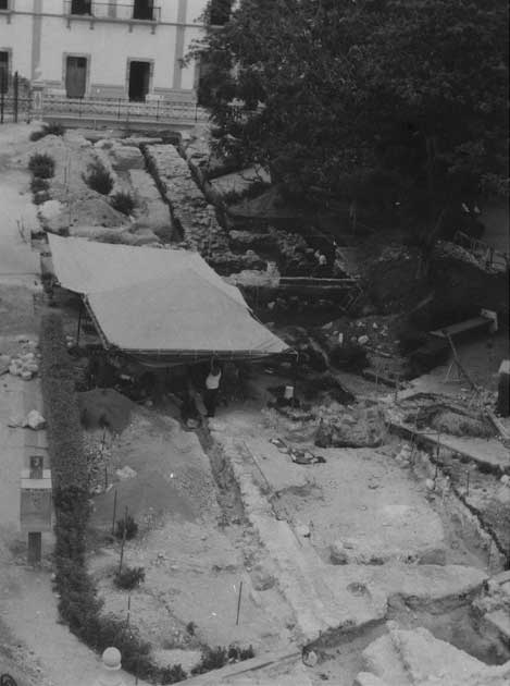 The bodies were recovered from the main plaza of Campeche. The image depicts the excavation at the Campeche burial site in 2000. (Antiquities Publications Ltd)