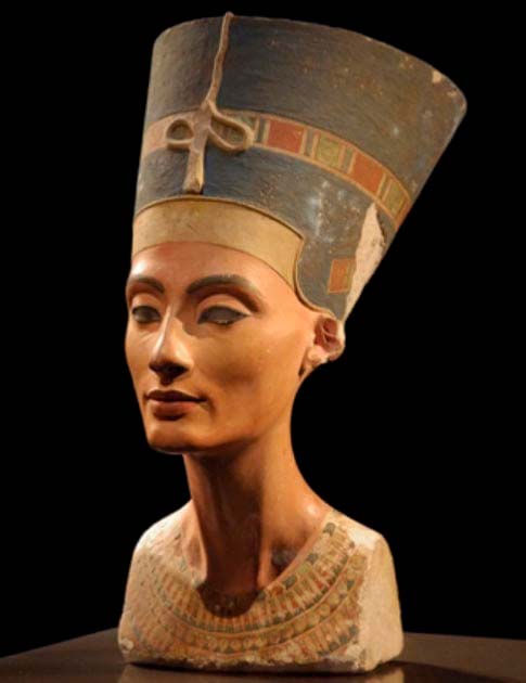 The bust of Nefertiti on display at the Neues Museum in Germany. (Xenon 77 / CC BY-SA 3.0)
