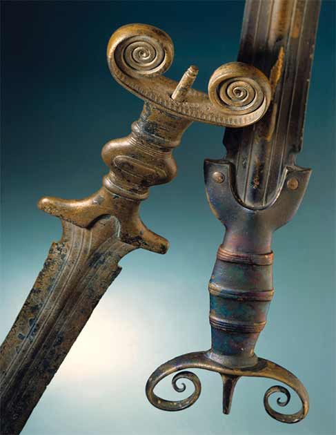 A couple of Hallstatt culture antenna swords dating back to between 1030 and 800 BC found near Lake Neuchâtel in Switzerland. (Laténium / CC BY-SA 3.0)