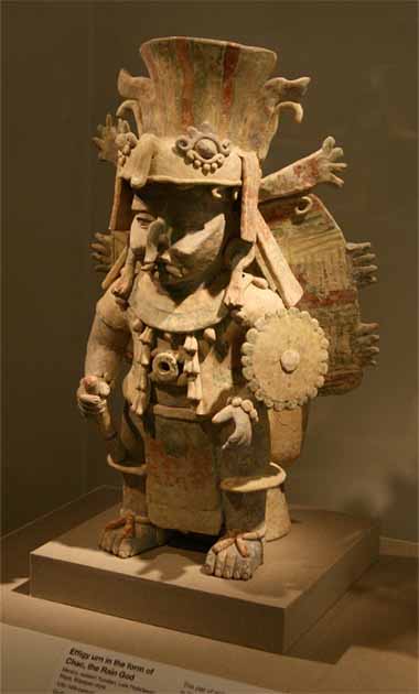 Un'effigie urna o portaincenso di Chac, il dio Maya della pioggia (dominio pubblico)