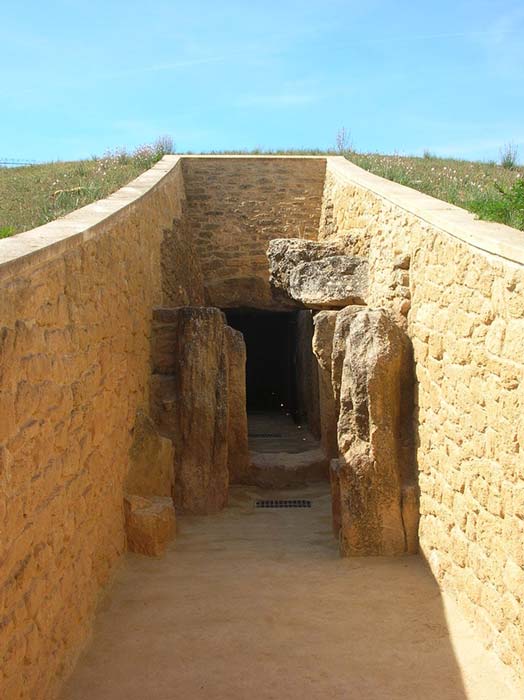 The entrance to the Dolmen de Viera.