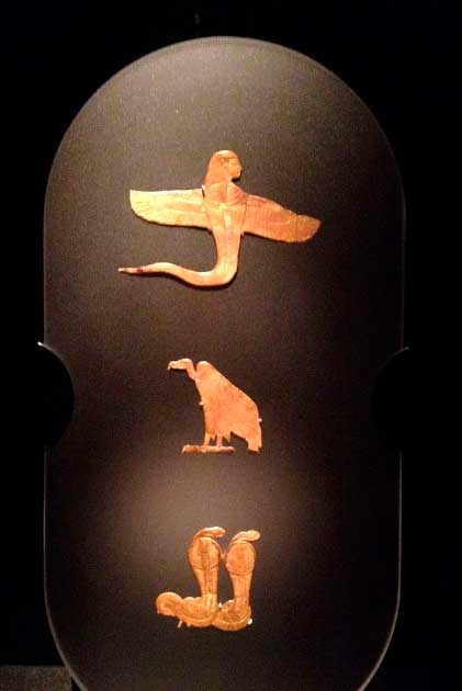 Estos son ejemplos reales de tres "amuletos whm" encontrados en la tumba del rey Tut, y probablemente similares al que robó Howard Carter y le dio a su amigo Sir Alan Gardiner.  (geraldford / CC BY-SA 2.0)