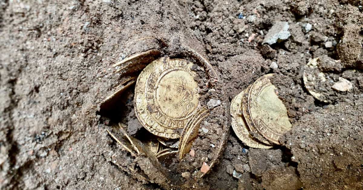 UK Couple’s Home Renovation Leads to Rare Coin Hoard Worth 0,000