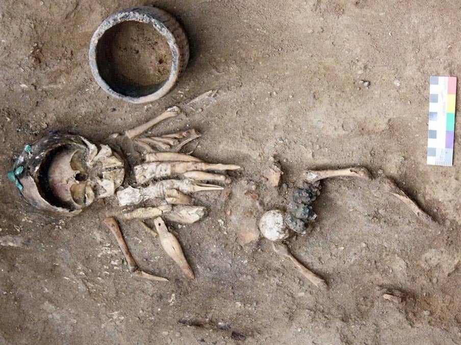 Surprising toys in the ancient grave
