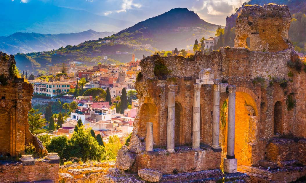 Las ruinas del teatro Taormina, Sicilia (romas_ph / Adobe Stock)