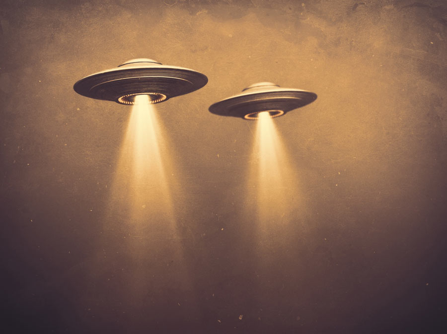 The Oppenheimer-Einstein report claims that alien UFOs on our planet is a fact known to the military. Source: ktsdesign / Adobe Stock