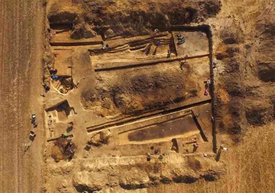 Excavations at the megalithic cemetery found in south-central Poland. Source: J.Bulas
