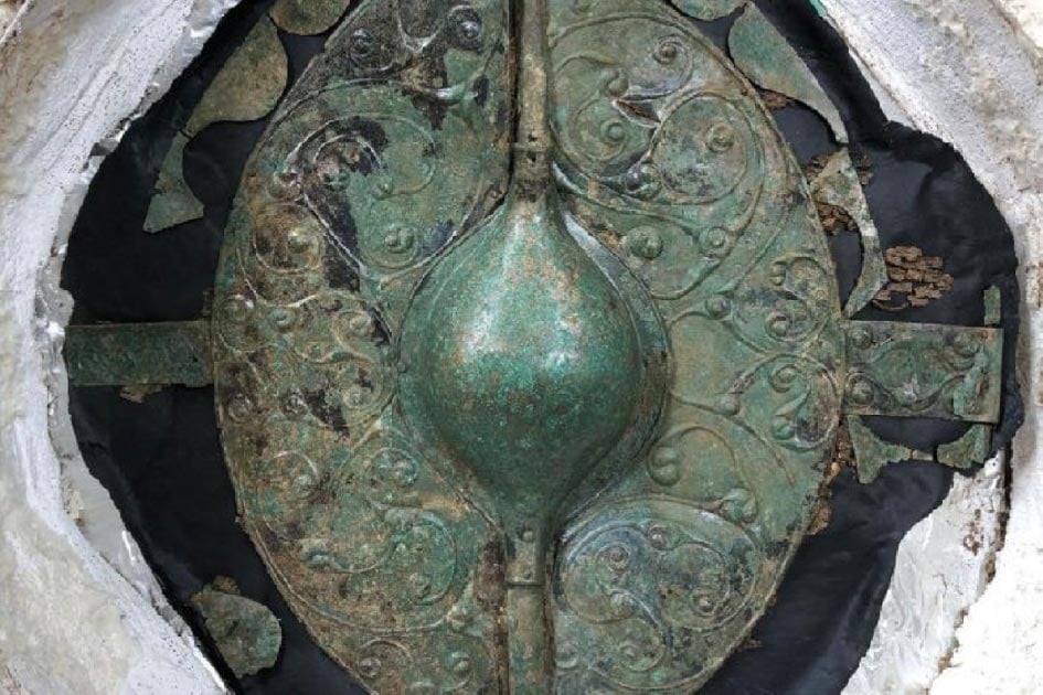 El impresionante escudo guerrero conservado encontrado en el sitio en Pocklington.   