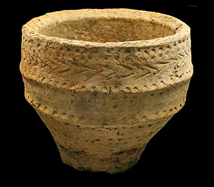 The food vessel found in the cist - Scotland
