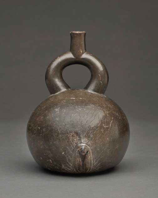 Una cerámica Moche que representa los genitales femeninos. Museo Larco – Lima, Perú