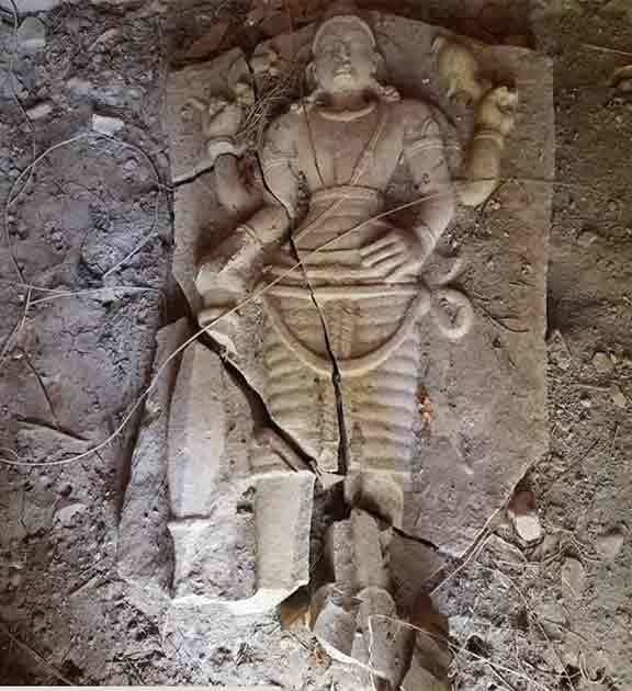 В одном из храмов был найден идол, посвященный Вишну. (Государственный научно-исследовательский институт истории, археологии и наследия ПРИХАХ)