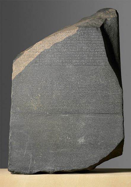 La pierre de Rosette. (Administrateurs du British Museum / CC BY NC SA 4.0)