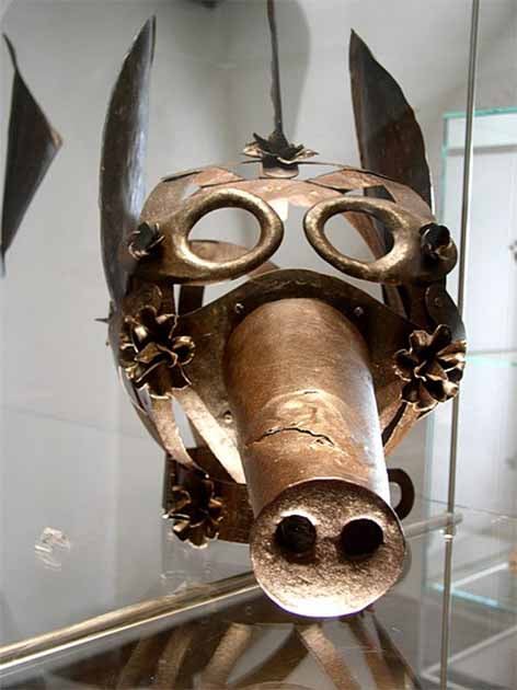 un medieval "schandmask"o máscara de la vergüenza, en el Museo de la Fortaleza, Salzburgo, Austria (Klaus D. Peter / CC by SA 3.0)