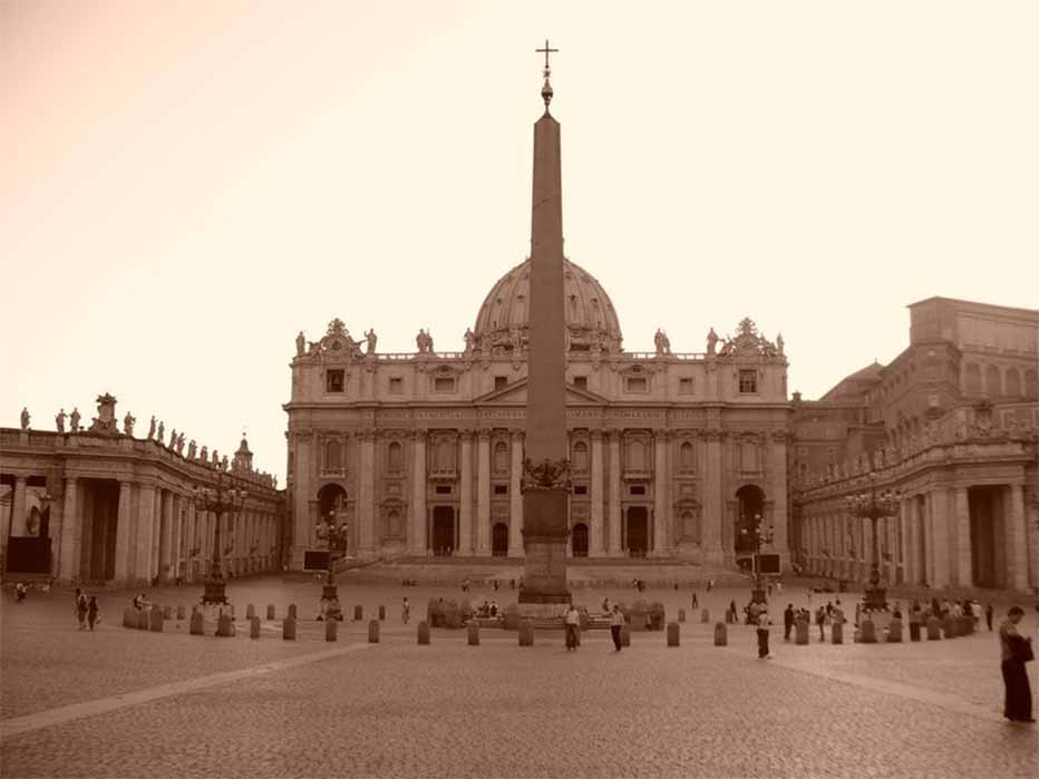 The Vatican Obelisk at the Piazza San Pietro (jeffwarder/ CC BY-SA 3.0)