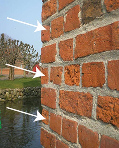 The bricks are all cut to fit a 50° turn, even at 45° corners, so every second brick on each side of these corners turns a bit into the masonry. (Author provided)