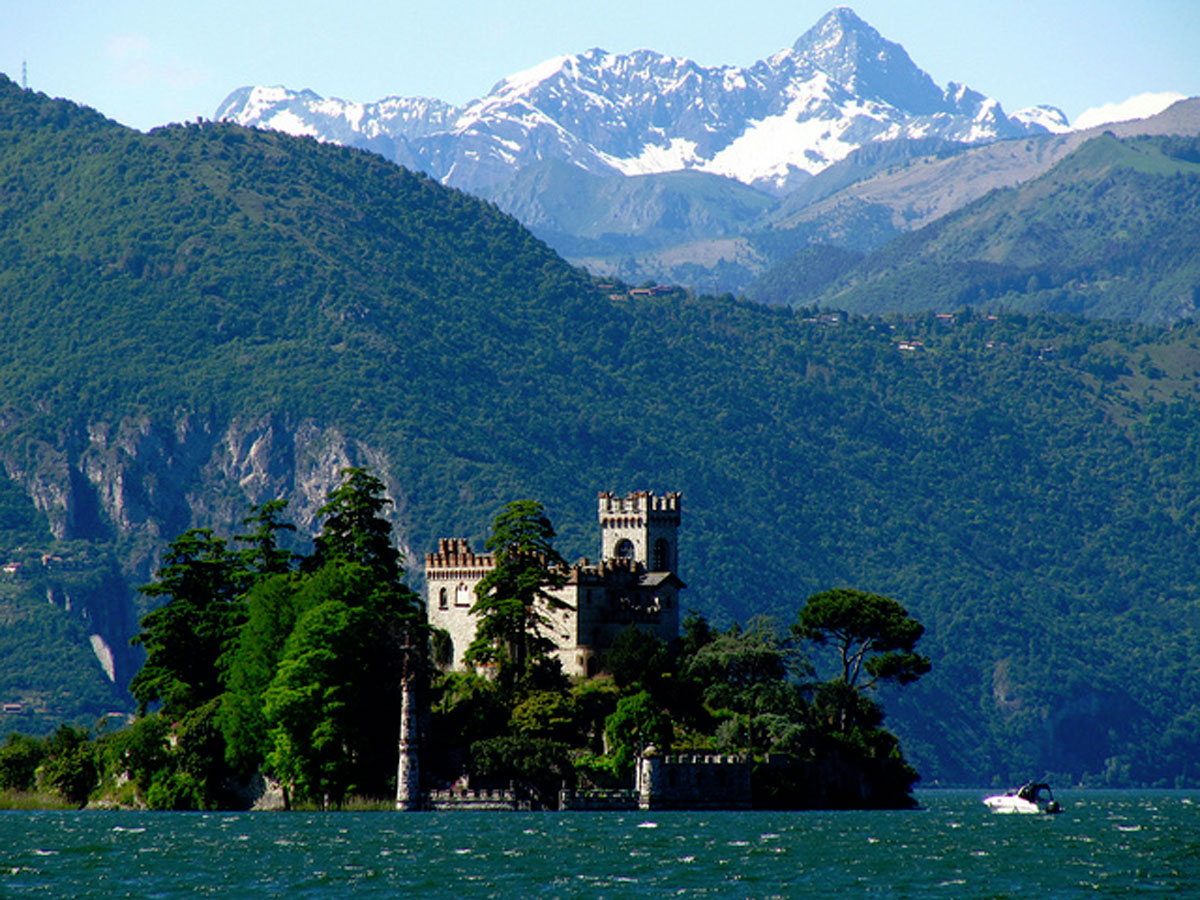Loreto Isle, Iseo Lake, Italy(CC BY-SA 2.0) .