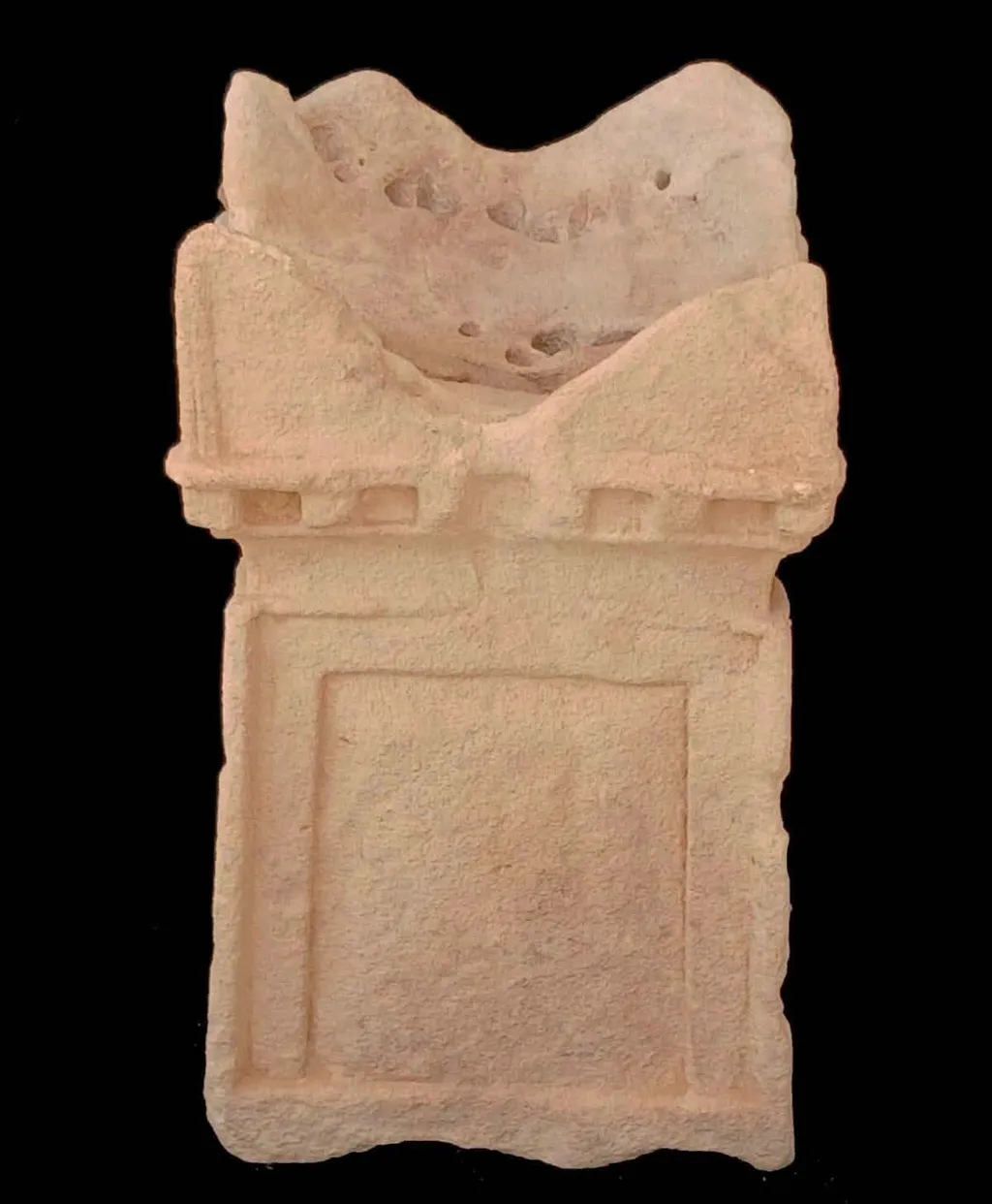 An offering altar with a base that resembles a false door