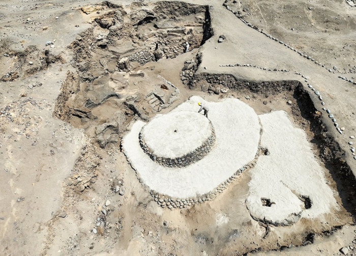 Aerial view of the excavated structure at Áspero.