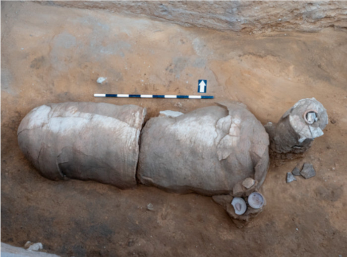 Double-pot’ burial in Area H