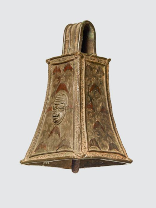One of the&nbsp;Ẹroro&nbsp;(bells) that was returned.