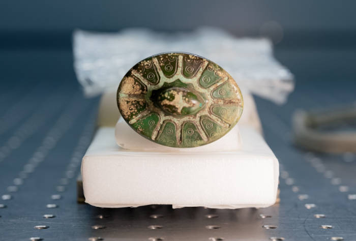 The pommel of the sword.