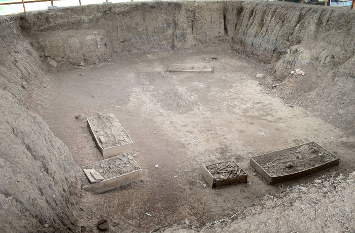 The El Caño excavation pit