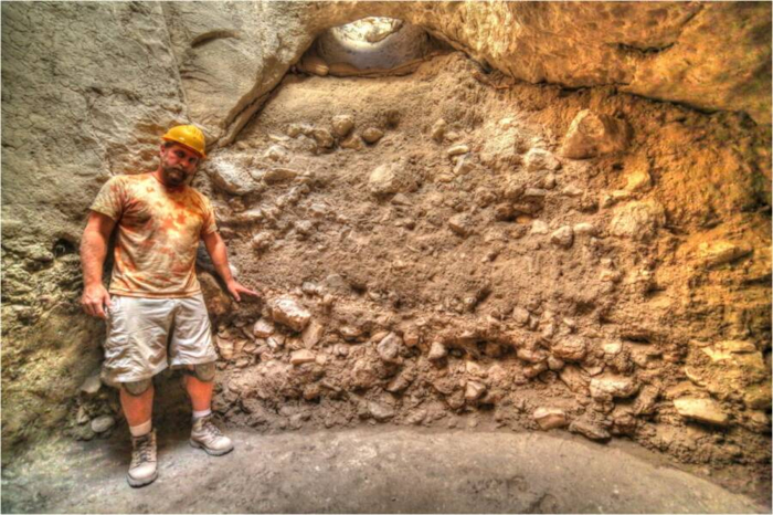 Archaeologist in the cistern